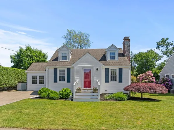 12 Willow St, Wakefield, MA 01880