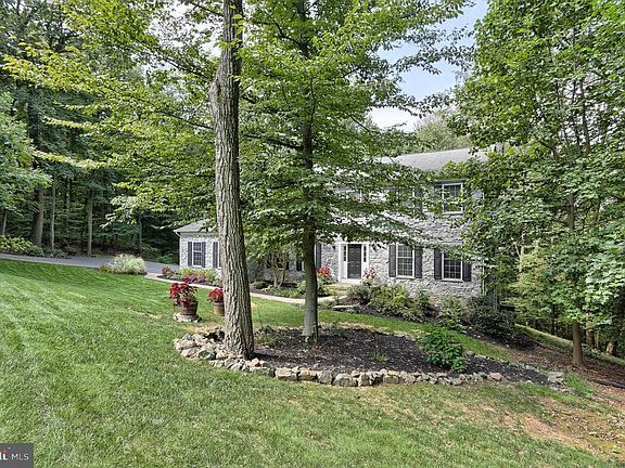 5th image of 625 Horseshoe Trail Dr