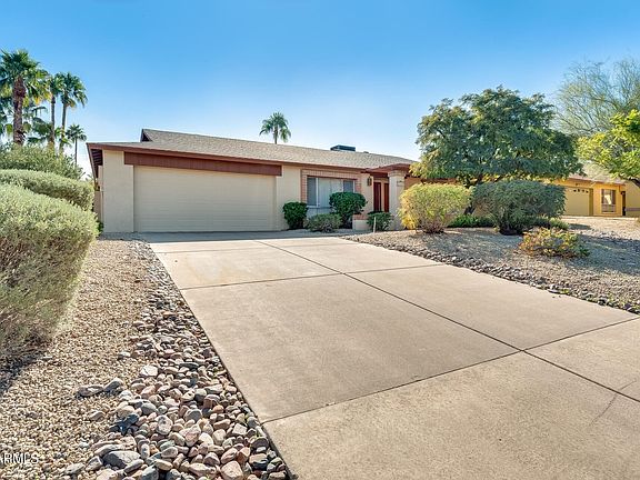 2nd image of 2339 E Yucca St