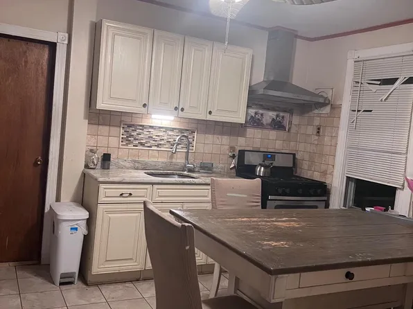 6324 Shelbourne St, Philadelphia, PA 19111