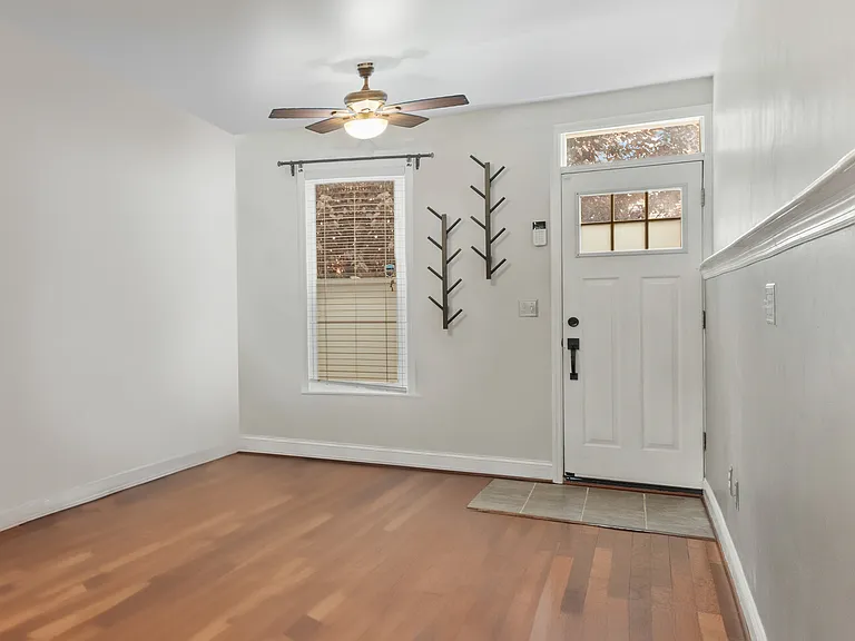 1524 E Clement St — Photo 4