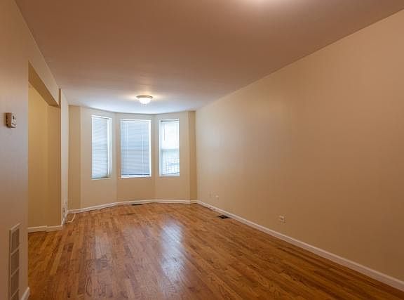 2nd image of 3040 N Greenview Ave APT 1f