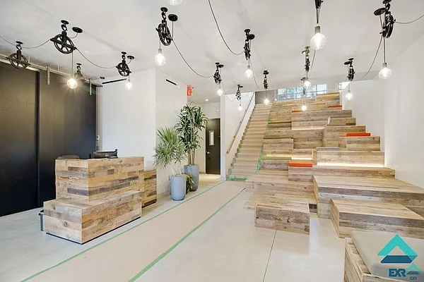 Rented by EXR | media 44