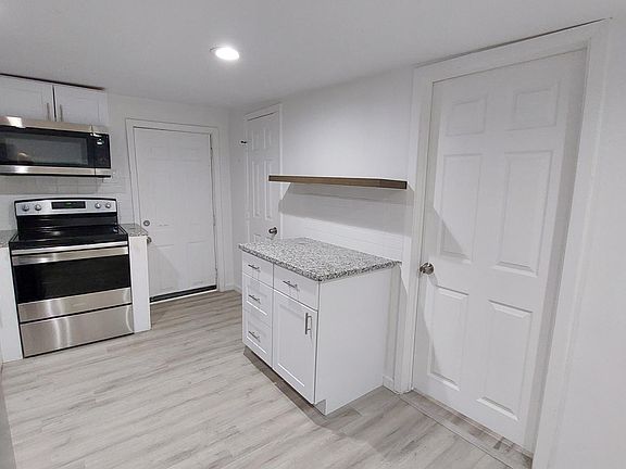 2nd image of 2105 Walnut St #1