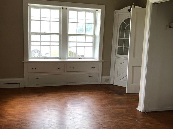 5th image of 1556 Newton St