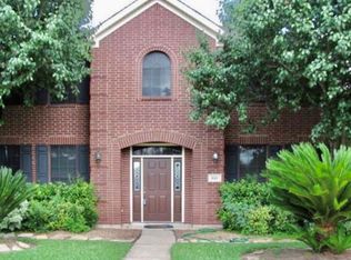 810 Spring Valley Ct, Sugar Land, TX 77479