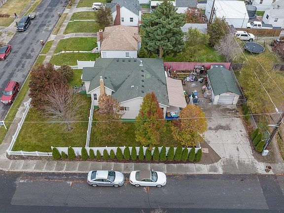 2nd image of 104 E Hoffman Ave