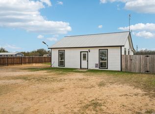 325 Las Palomas, Lytle, TX 78052