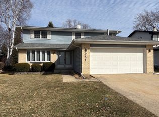 961 Dearborn Cir, Carol Stream, IL 60188