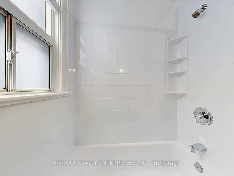 255 Lakeshore Rd E #A — Photo 13