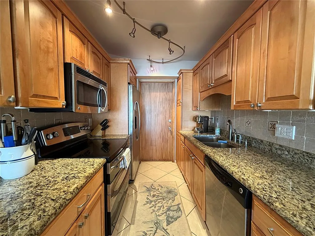 2 bed, 2.0 bath, 1062 sqft, $2,500 — Photo 3