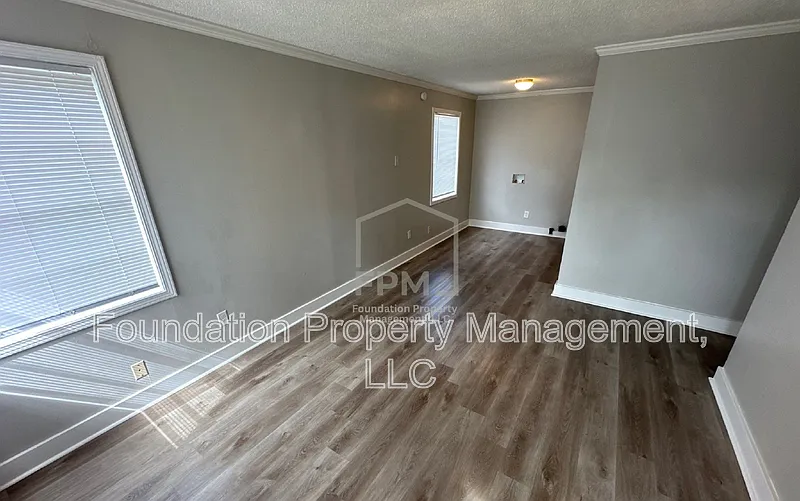 3 bed, 1.0 bath, 839 sqft, $975 — Photo 4