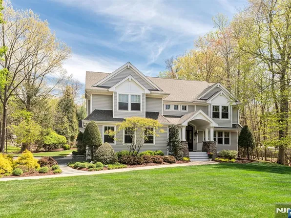 8 Mill Glen Ct, Upper Saddle River, NJ 07458