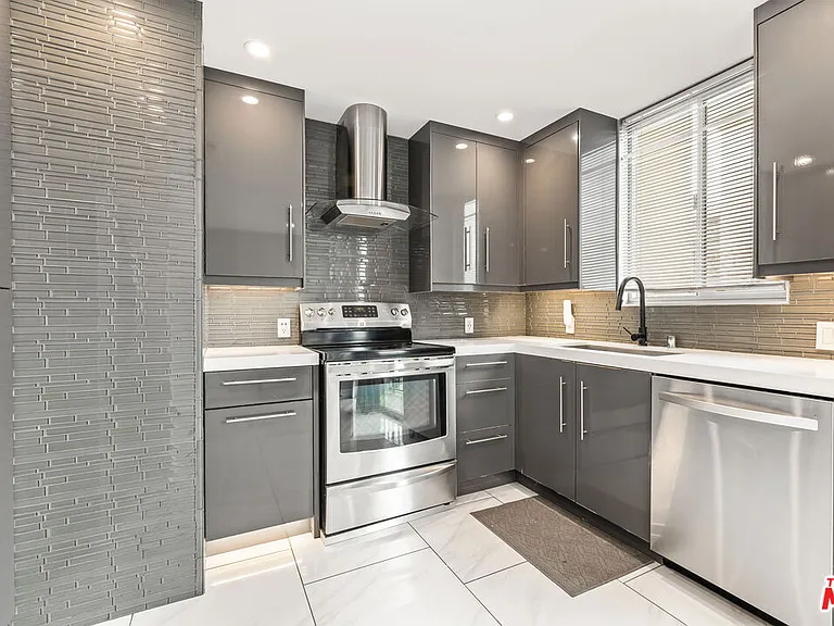 10747 Wilshire Blvd #1103 — Photo 3