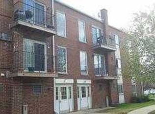 123 W Elk Trl APT 222, Carol Stream, IL 60188