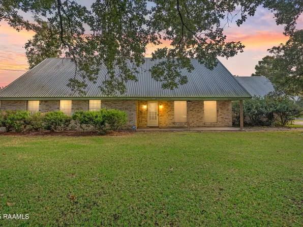 135 Oak Dr, Saint Martinville, LA 70582