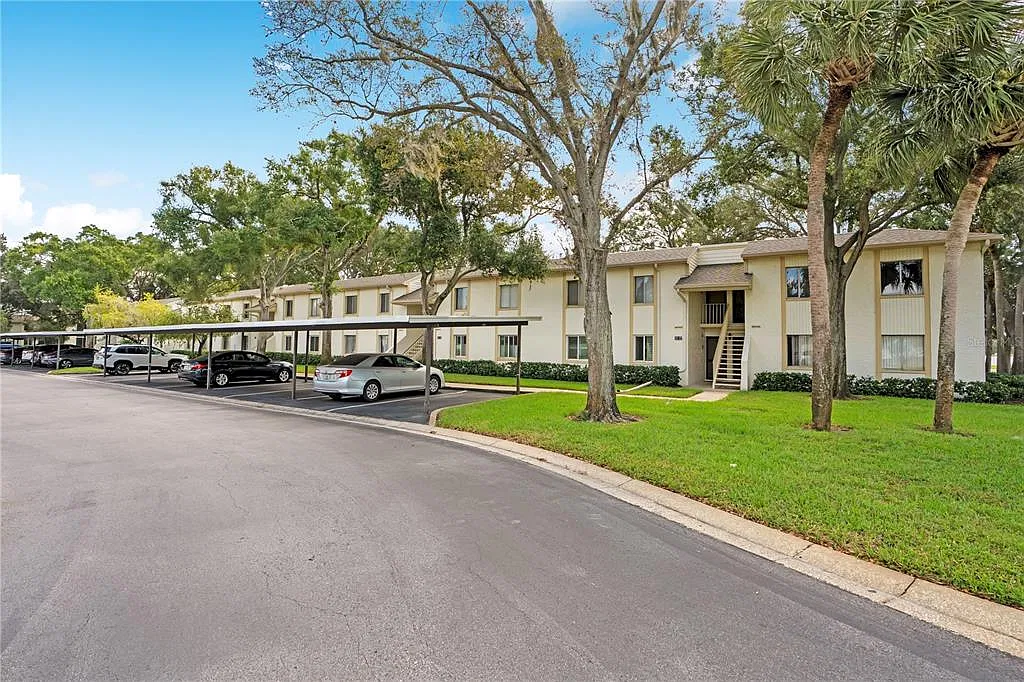 2 bed, 2.0 bath, 1054 sqft, $2,100 — Photo 2