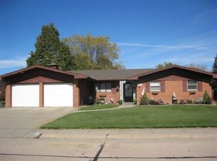 2221 Cedarberry Ln, North Platte, NE 69101