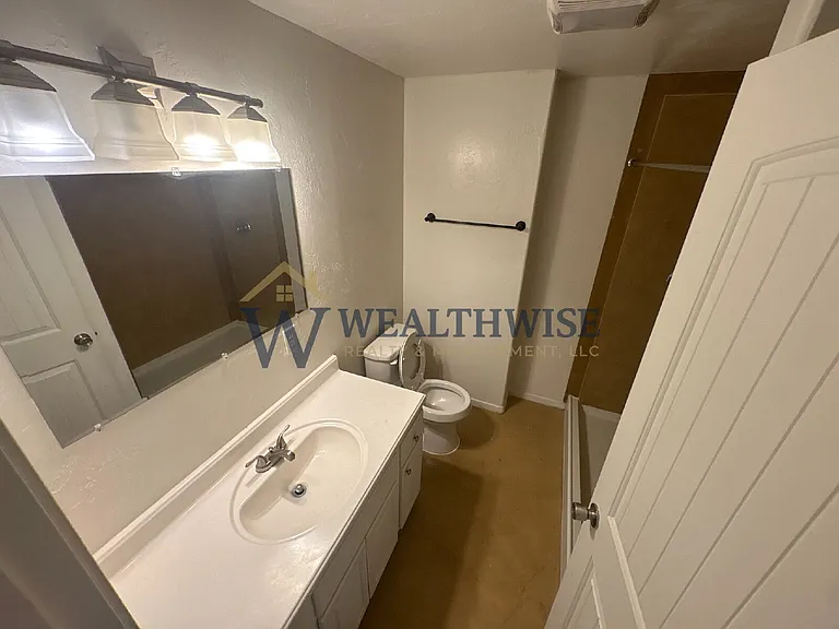 216 E Waverly St — Photo 10