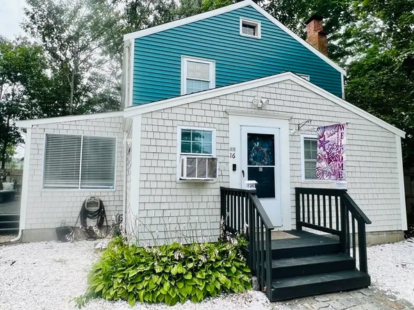 16 10th St, Wareham, MA 02571