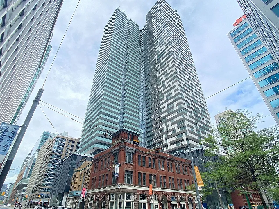25 Richmond St E #1501