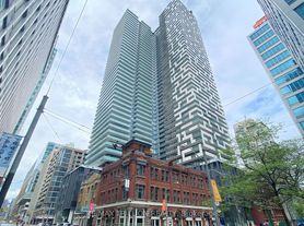 25 Richmond St E