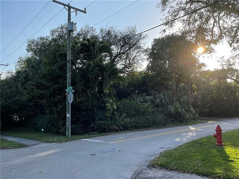 2nd image of 3303 SW 15th Ave