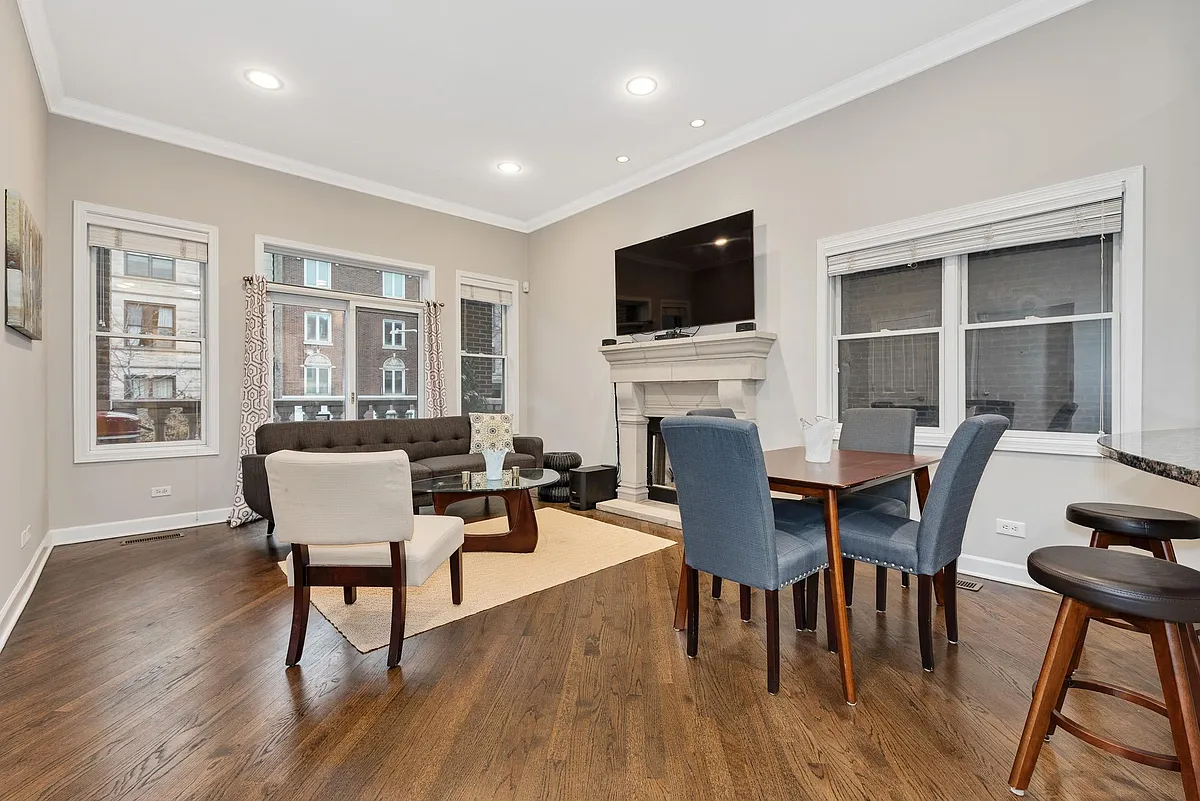 Building Photo - 3503 N Sheffield Ave #1N