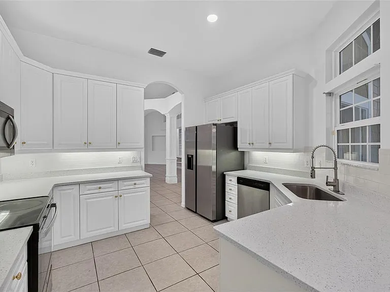 914 SW 83rd Ter — Photo 19