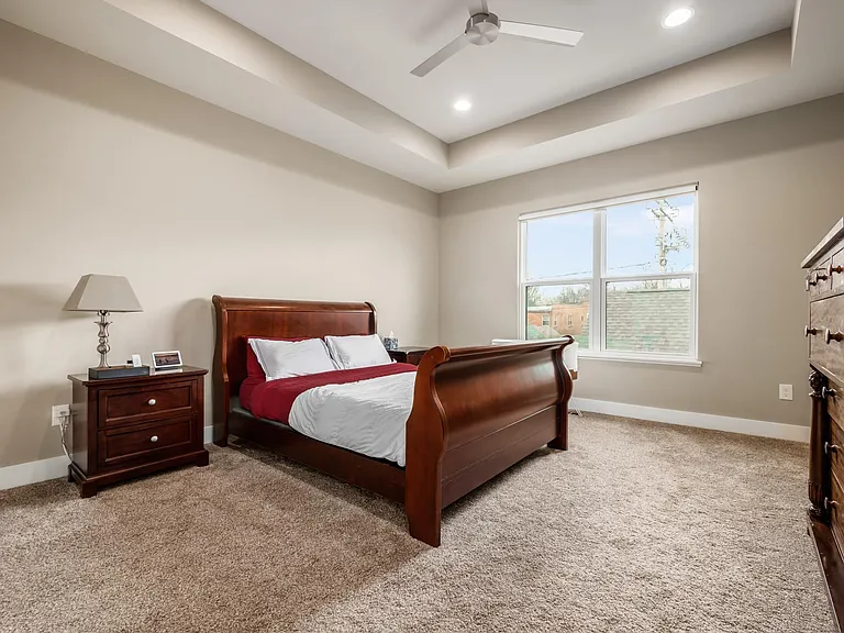 Master Bedroom (2nd floor)