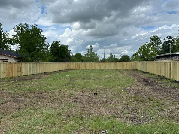 1310 Marshall St, Taylor, TX 76574
