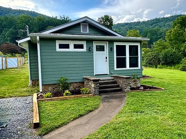 80 Randall Rd, Waynesville, NC 28786