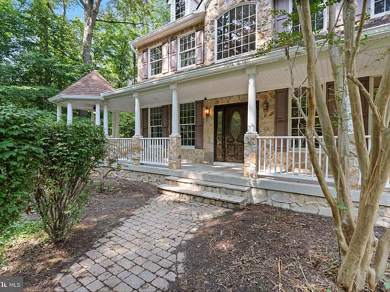 45105 Mill Creek Way — Photo 2