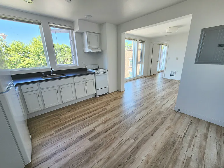 Russo Apartments — Photo 40