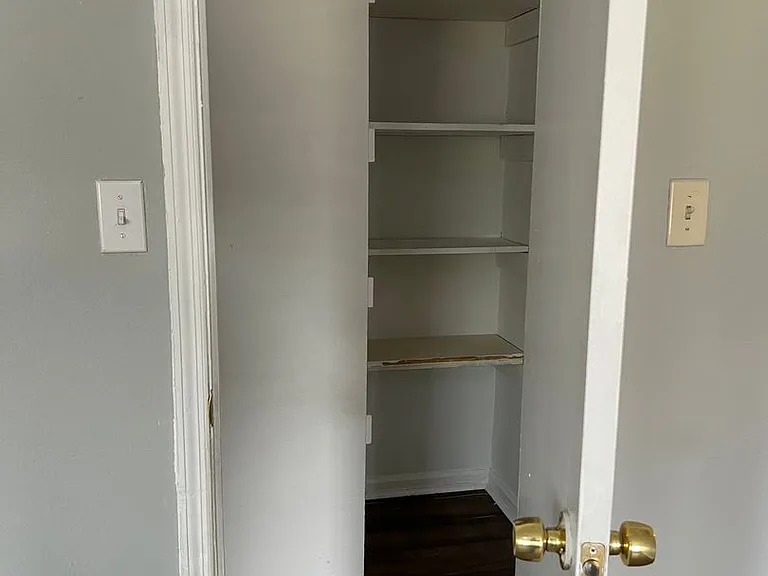 300 Carriage Ln — Photo 9