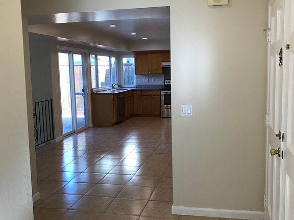 4th image of 367 Grandpark Cir