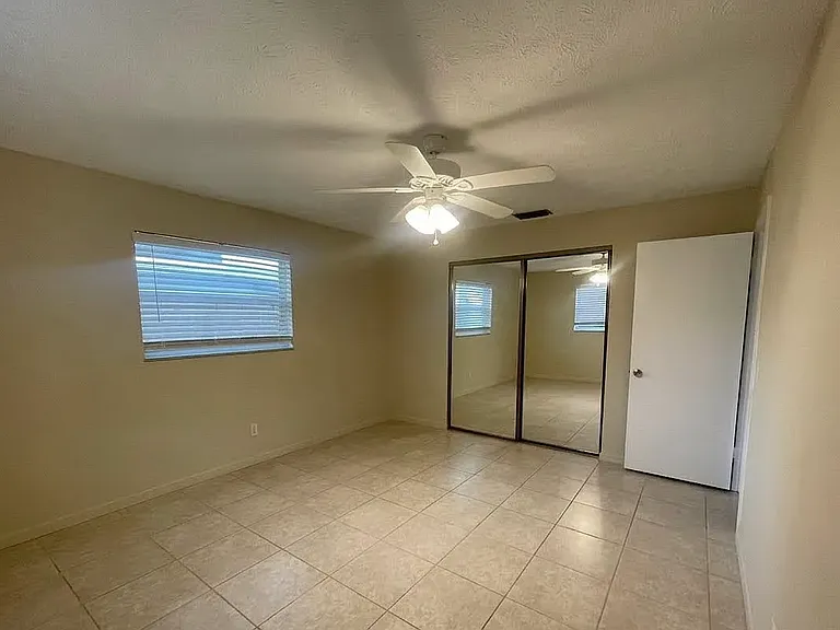 541 SW 34th Ter #537 — Photo 7
