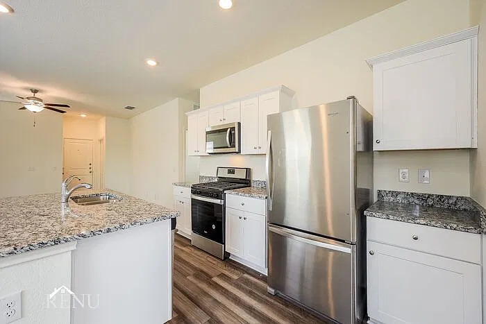 3 bed, 2.0 bath, 1412 sqft, $1,645 — Photo 4