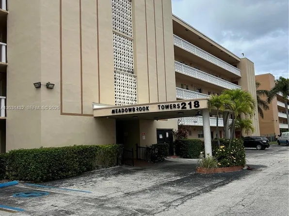 218 NE 12th Ave APT 203, Hallandale, FL 33009
