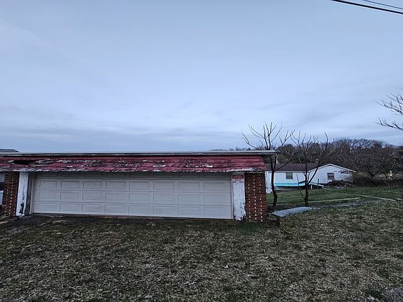 4th image of 525 Lowry Ave