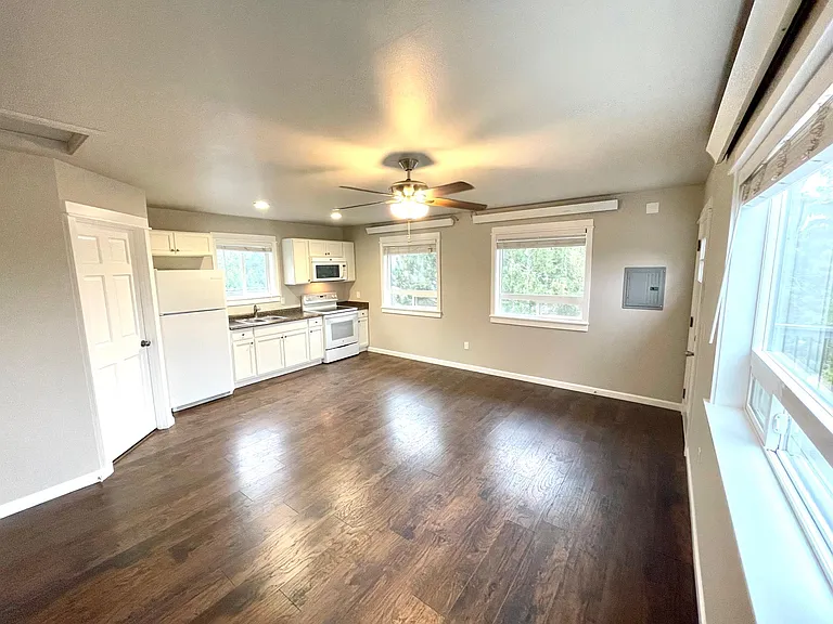 1855 NE Diablo Way #2 — Photo 4