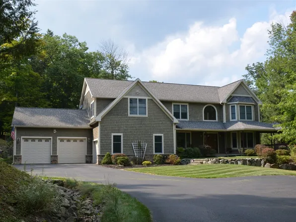 40 Mountain Brook Dr, Vestal, NY 13850