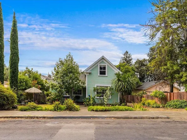 216 Grant Street, Healdsburg, CA 95448