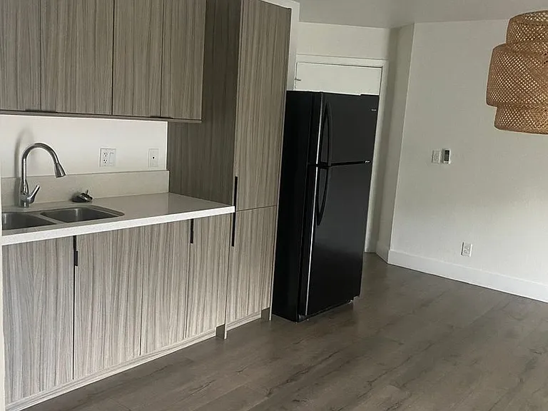14133 Calvert St — Photo 1