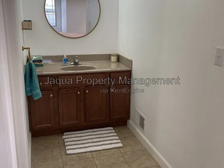 380 Market Pl — Photo 10