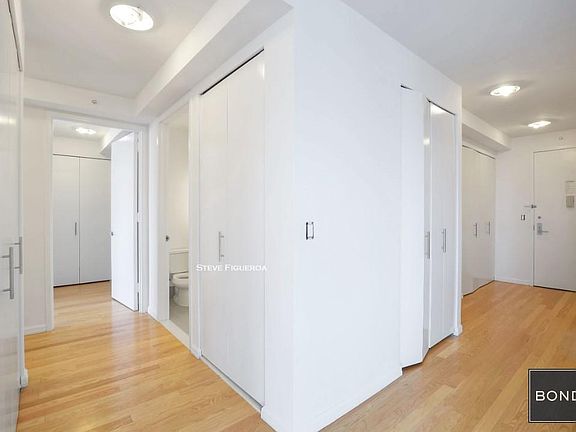 5th image of 4545 Center Blvd #909