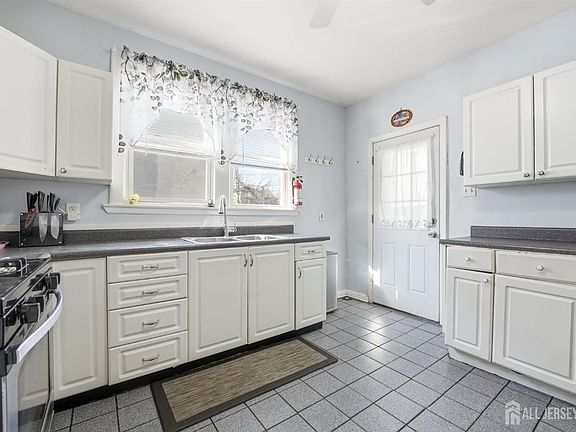 4th image of 25 Florida Grove Rd