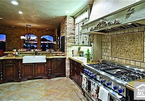 3rd image of 111 Bayside Pl