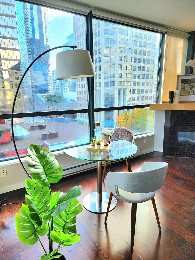 1239 Georgia St W — Photo 2