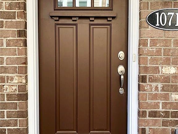 5th image of 1071 N Sherman Dr